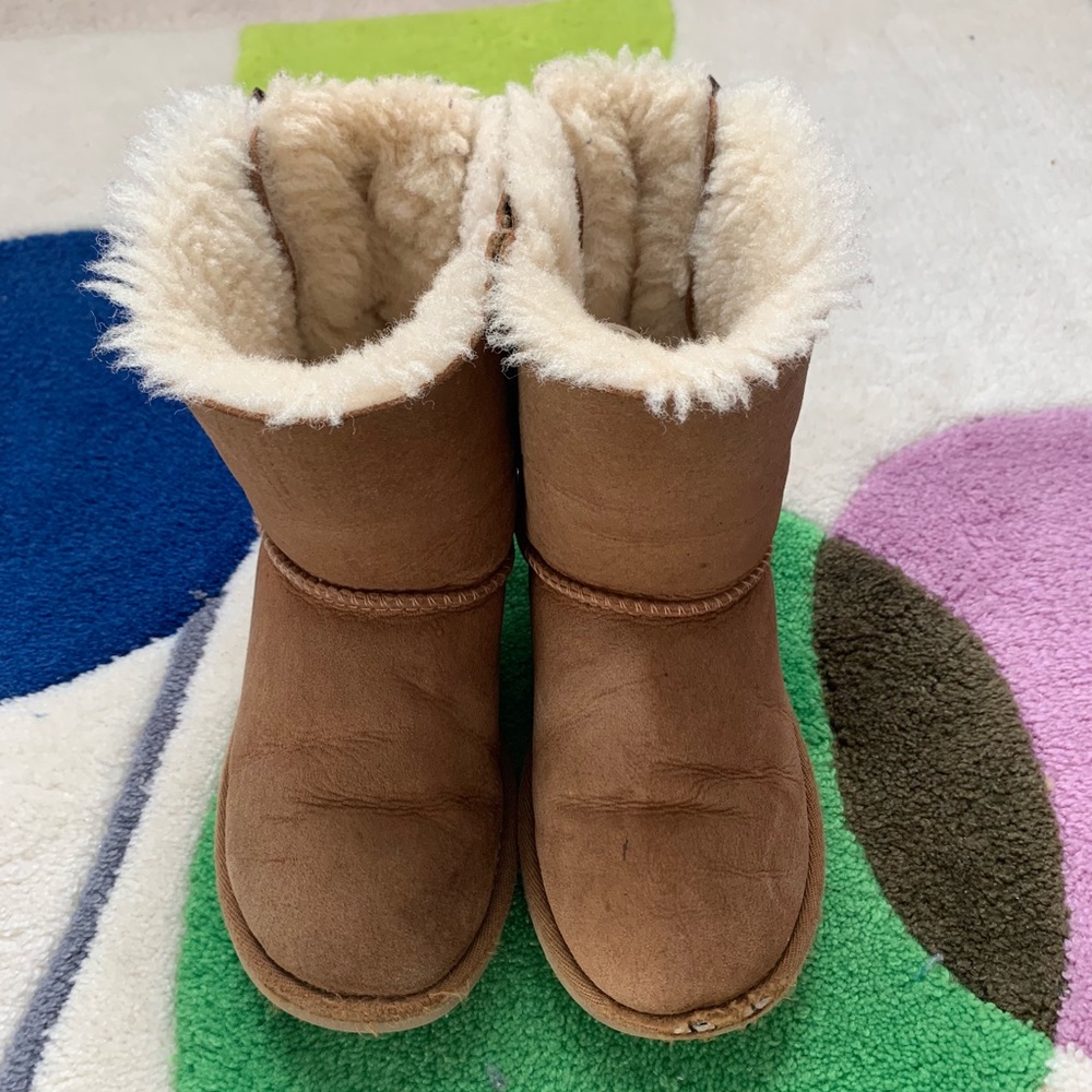 UGG BAILEY BOW KIDS SIZE 12